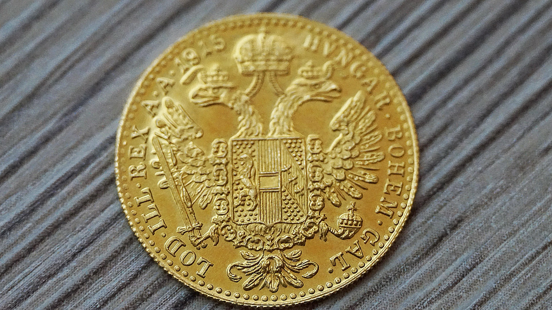 Monete in oro e argento e impianti dentali